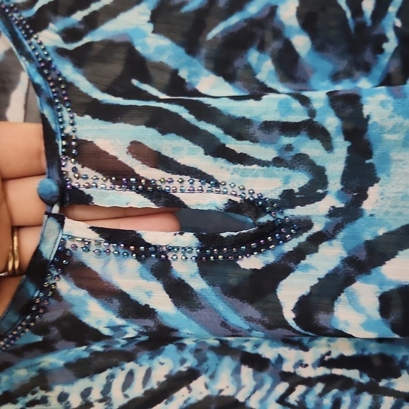 Chicos Abstract Print Top in sheer material And Beading Small Career office - Picture 3 of 10